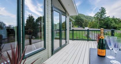 3 Manor Lodge - 2 Bedroom Lodge - Pendine