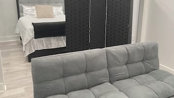 1 habitación, tabla de planchar con plancha, wifi gratis y ropa de cama