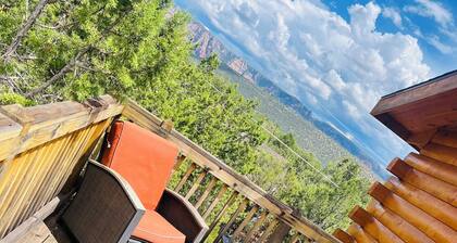 Cozy beautiful 3-bedroom cabin with Hot tub in Sedona 10 mins from uptown Sedona