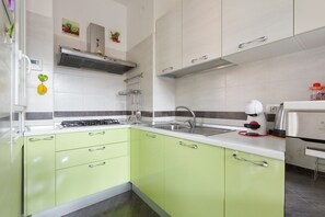 Geladeira, fogão, cooktop, lava-louças