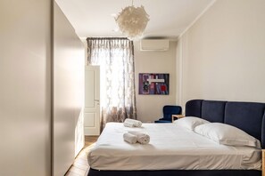 3 habitaciones, tabla de planchar con plancha, wifi y ropa de cama 