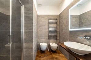 Shower, hair dryer, bidet - GuestHost - Città Studi Elegant Huge Apartment (Milano)
