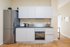 Fridge, oven, stovetop, dishwasher