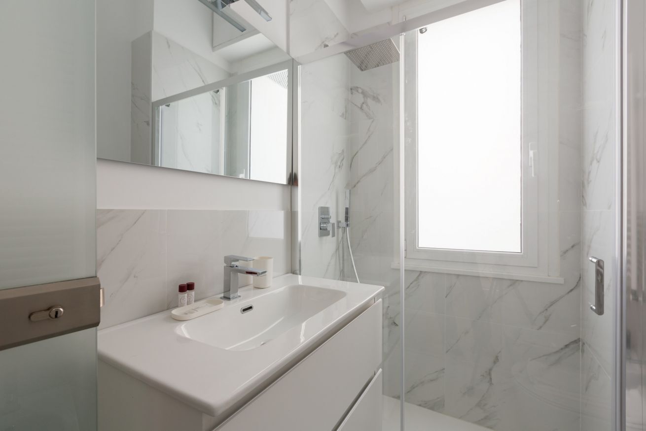 Een douche, een haardroger, een bidet