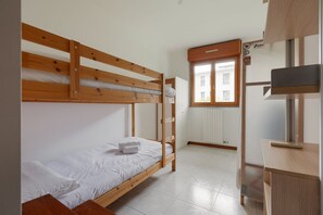 2 chambres, fer et planche à repasser, Wi-Fi, draps fournis