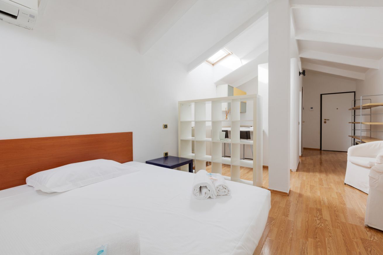 Planxa i posts de planxar, wifi i roba de llit 