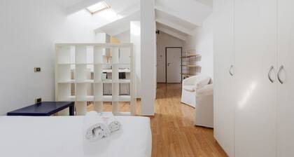GuestHost - Milan Viale Umbria Bright Studio