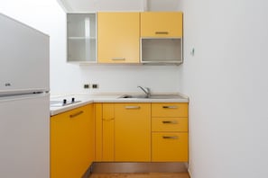 Fridge, microwave, stovetop