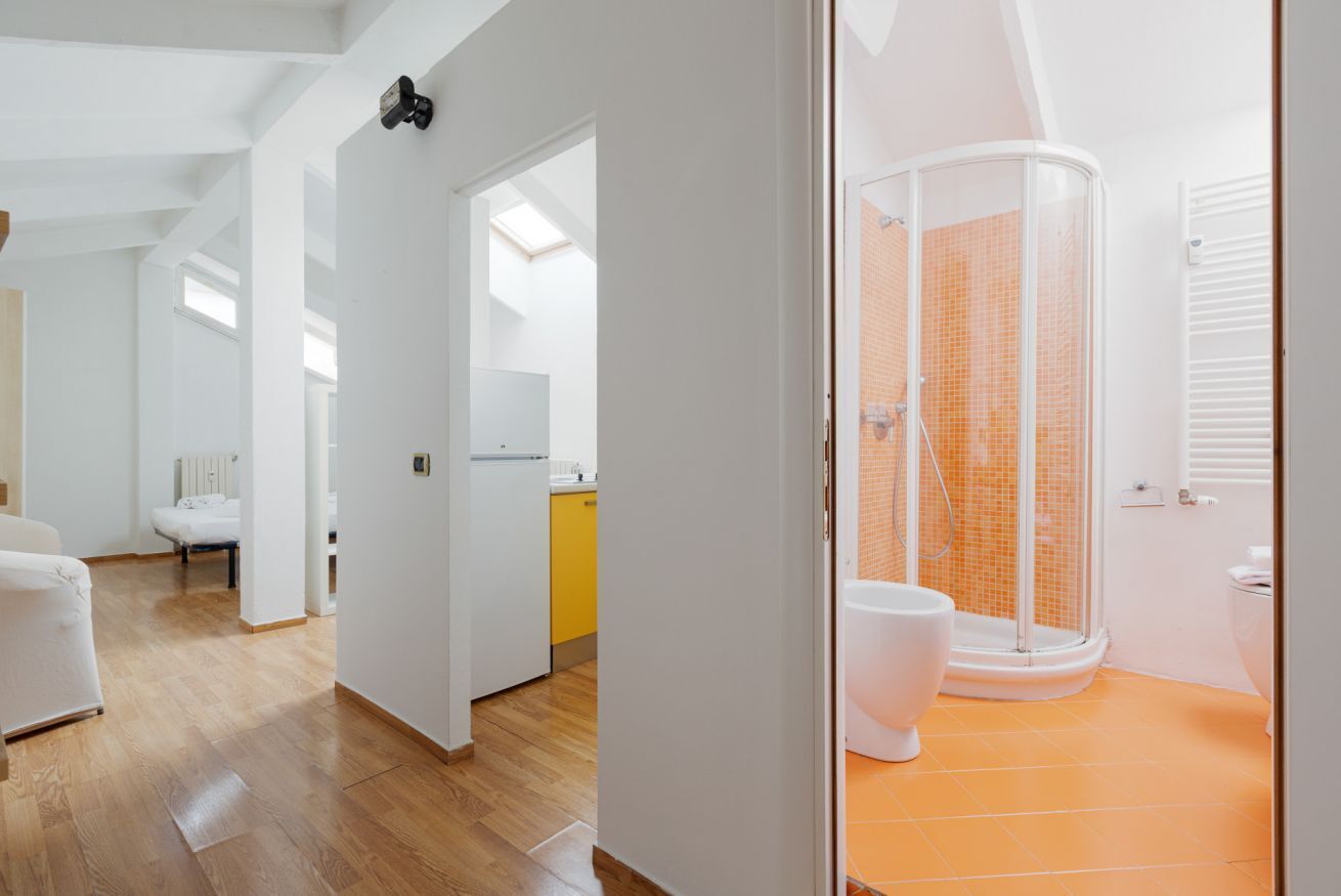 Douche, sèche-cheveux, bidet