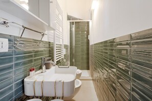 Dusche, Haartrockner, Bidet