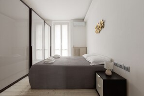 2 habitaciones, tabla de planchar con plancha, wifi y ropa de cama