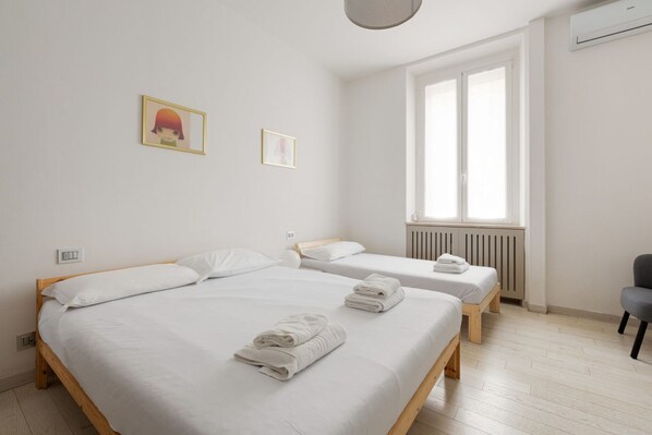 2 bedrooms, iron/ironing board, WiFi, bed sheets