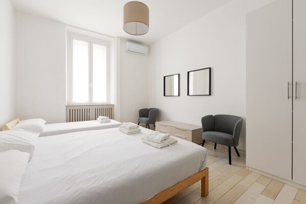 2 bedrooms, iron/ironing board, WiFi, bed sheets