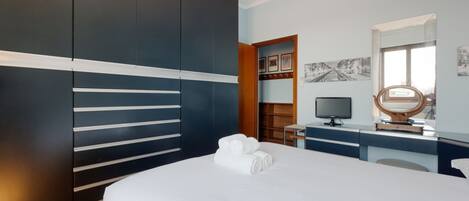 2 habitaciones, tabla de planchar con plancha, wifi y ropa de cama