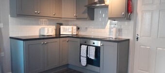 RecentlyRefurbished-Sleeps8-FreeParking