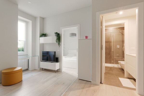 1 habitación, tabla de planchar con plancha, wifi y ropa de cama