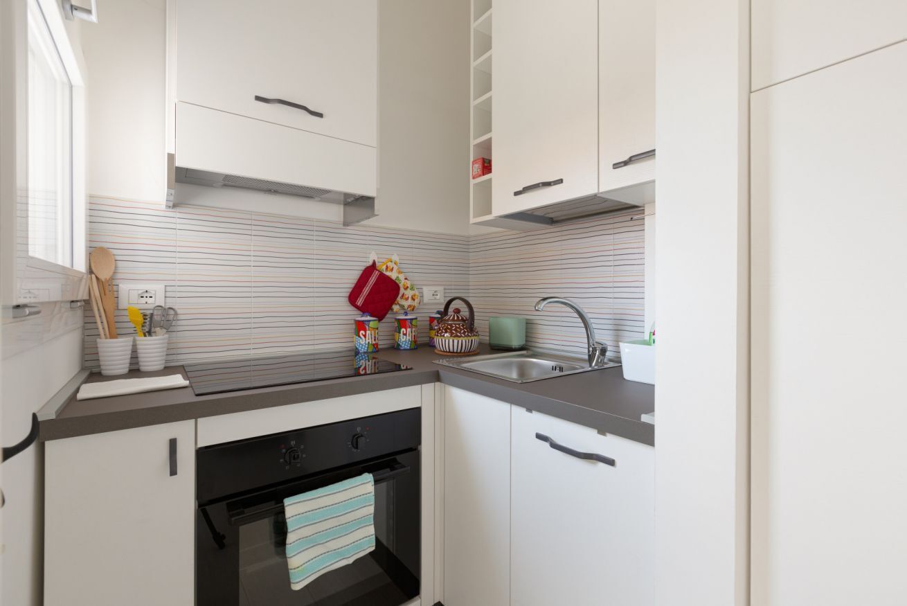 Frigorifero, forno, piano cottura, pentole/stoviglie/utensili