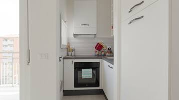 Frigorifero, forno, piano cottura, tostapane