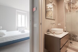 Dusche, Haartrockner, Bidet