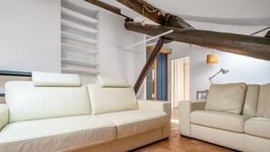 A living room with two sofas, a staircase, and a lamp. - GuestHost - Bright APT Milan Garibaldi & Moscova! (Milano)