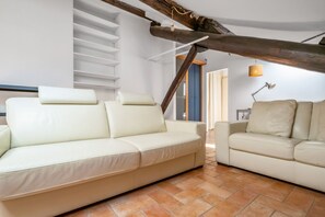 Living area - Bright APT Milan Garibaldi & Moscova! (Milano)