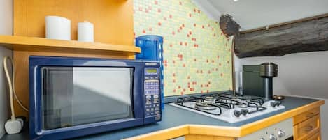 Frigorifero, forno, piano cottura, lavastoviglie
