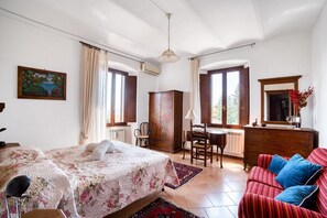 4 室のベッドルーム、アイロン / アイロン台、WiFi、ベッドシーツ