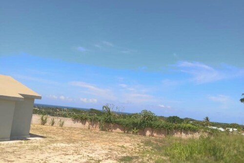 Beach-view 2 Bed Apartment Sleeps 4 - Free parking