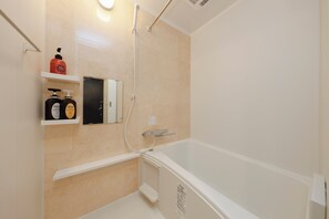 公寓, 无烟房 (2-person) | 浴室 | 淋浴/  盆浴组合、免费洗浴用品、吹风机、毛巾