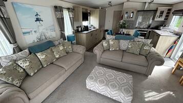 電視、壁爐、音響