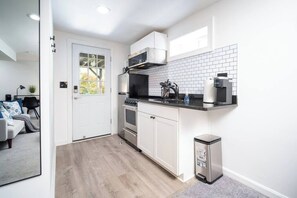 Fridge, microwave, oven, coffee/tea maker