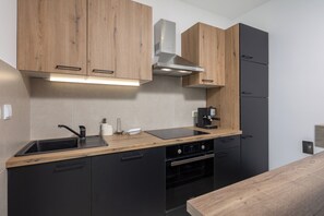 Fridge, microwave, oven, stovetop - Holiday Home Sole, Kostrena, Croatia (Kostrena)