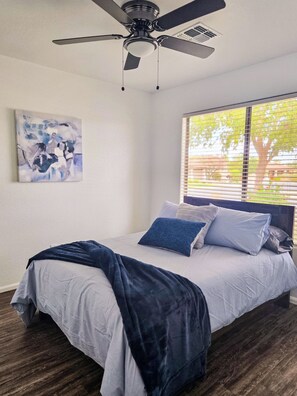 4 bedrooms, free WiFi, bed sheets - 4BR Golf Course Retreat with NEW Heated Pool, Located on the Duke! (Maricopa)