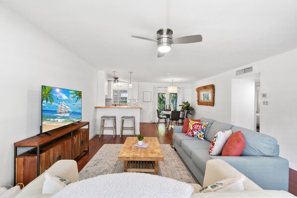 TV - NEW! Naples Home Away from Home w/ Lanai & BBQ (Naples)