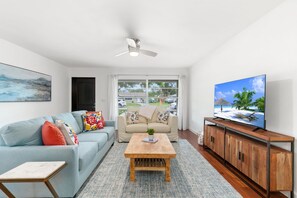 TV - NEW! Naples Home Away from Home w/ Lanai & BBQ (Naples)