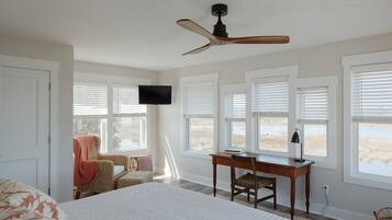 4 bedrooms, desk, iron/ironing board, WiFi