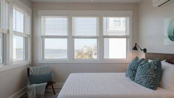 4 bedrooms, desk, iron/ironing board, WiFi