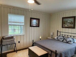 1 bedroom, WiFi, bed sheets - Cozy Rustic Cabin in Charming Russellville, KY (Russellville)