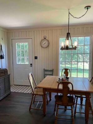 Dining - Cozy Rustic Cabin in Charming Russellville, KY (Russellville)