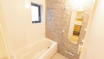 B-2 (6-person Accomodation), Non Smoking | Bathroom | Combined shower/bathtub, free toiletries, hair dryer, slippers