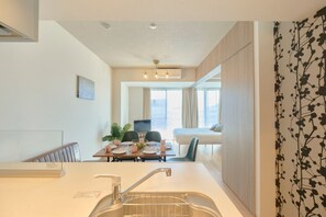 Living area - MODELLO Sangenjaya by Tranova (Tokyo)