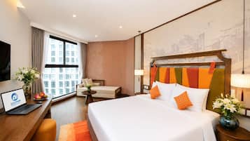 Deluxe Room, 1 King Bed, Garden View | Hypo-allergenic bedding available, Select Comfort beds, minibar
