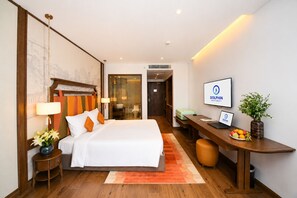 Habitación Deluxe, 1 cama King size, vista al jardín | Ropa de cama hipoalergénica, camas Select Comfort y minibar