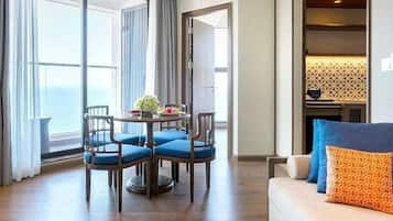 2 bedrooms, hypo-allergenic bedding, Select Comfort beds, minibar