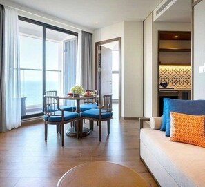 2 bedrooms, hypo-allergenic bedding, Select Comfort beds, minibar