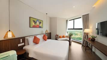 Premier Room, 1 King Bed, Ocean View | Hypo-allergenic bedding available, Select Comfort beds, minibar