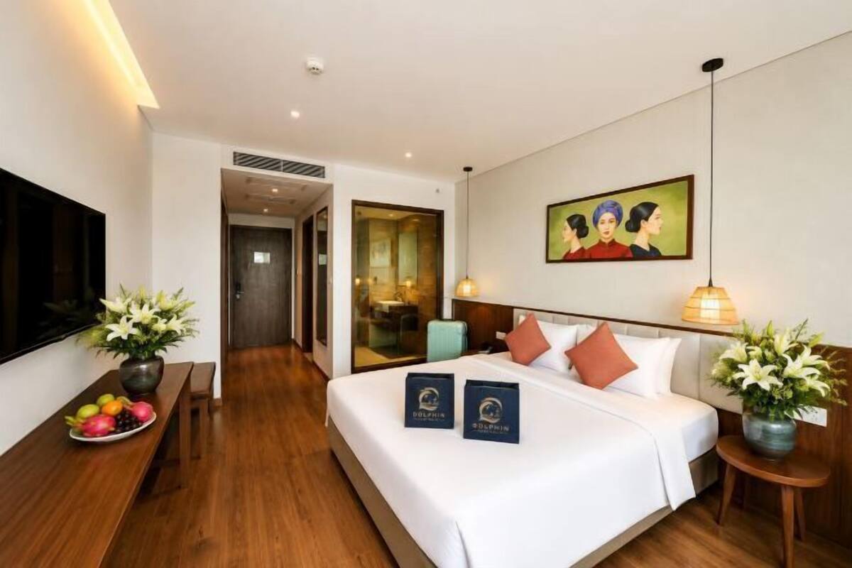 Hypo-allergenic bedding, Select Comfort beds, minibar, in-room safe