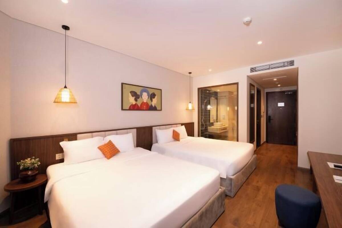 Hypo-allergenic bedding, Select Comfort beds, minibar, in-room safe
