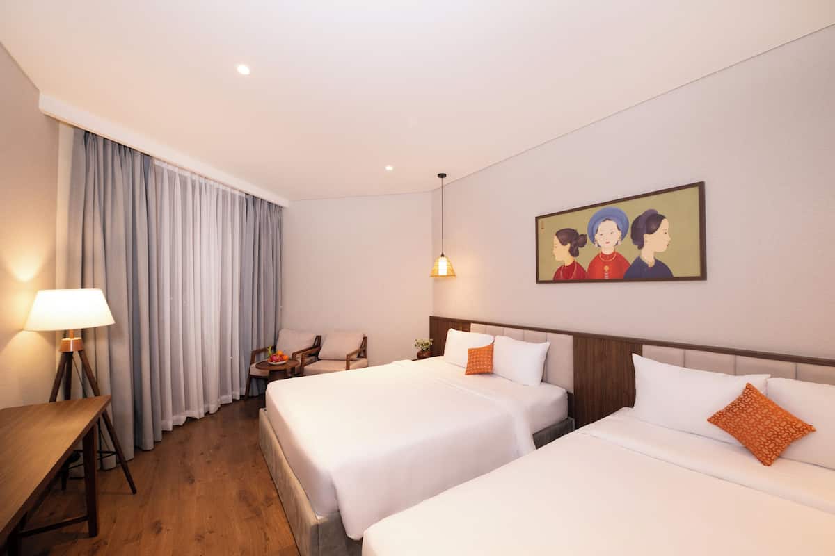Family Room, 2 Queen Beds | Hypo-allergenic bedding, Select Comfort beds, minibar, in-room safe