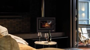 Télévision, cheminée